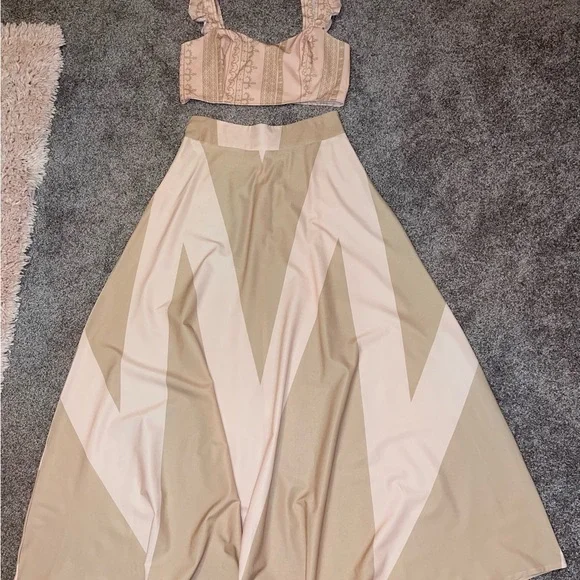 set of skirt and top. - Picture 1 of 2